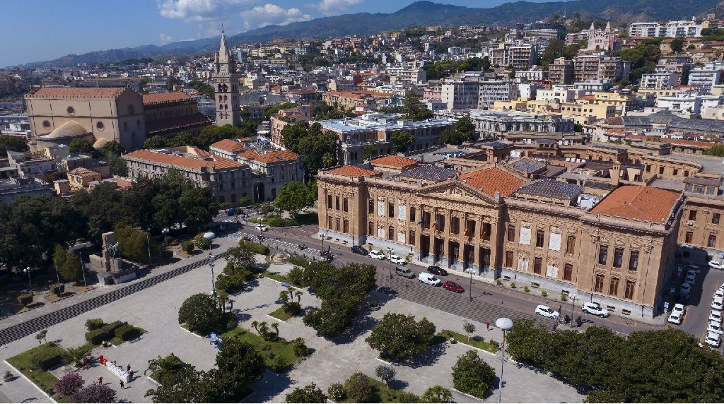 Dimissioni del sindaco di Messina, tra crisi d’Aula, monocolore e sfida elettorale anticipata