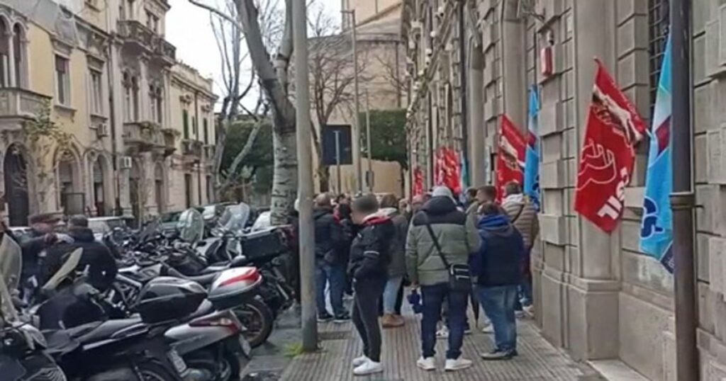 Lavoratori ex Gicap senza salario: protesta davanti all’Inps di Messina mentre la vertenza resta bloccata