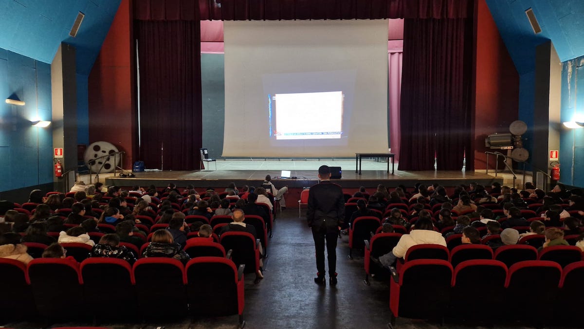 Francavilla, studenti a lezione di legalità con l’Arma